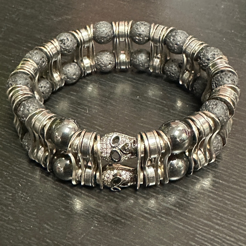 Chunky bracelet with skull and lava beads and bicycle chain links